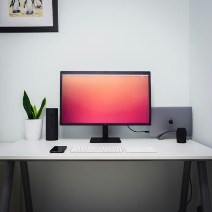 Vista 27" 4K Monitor